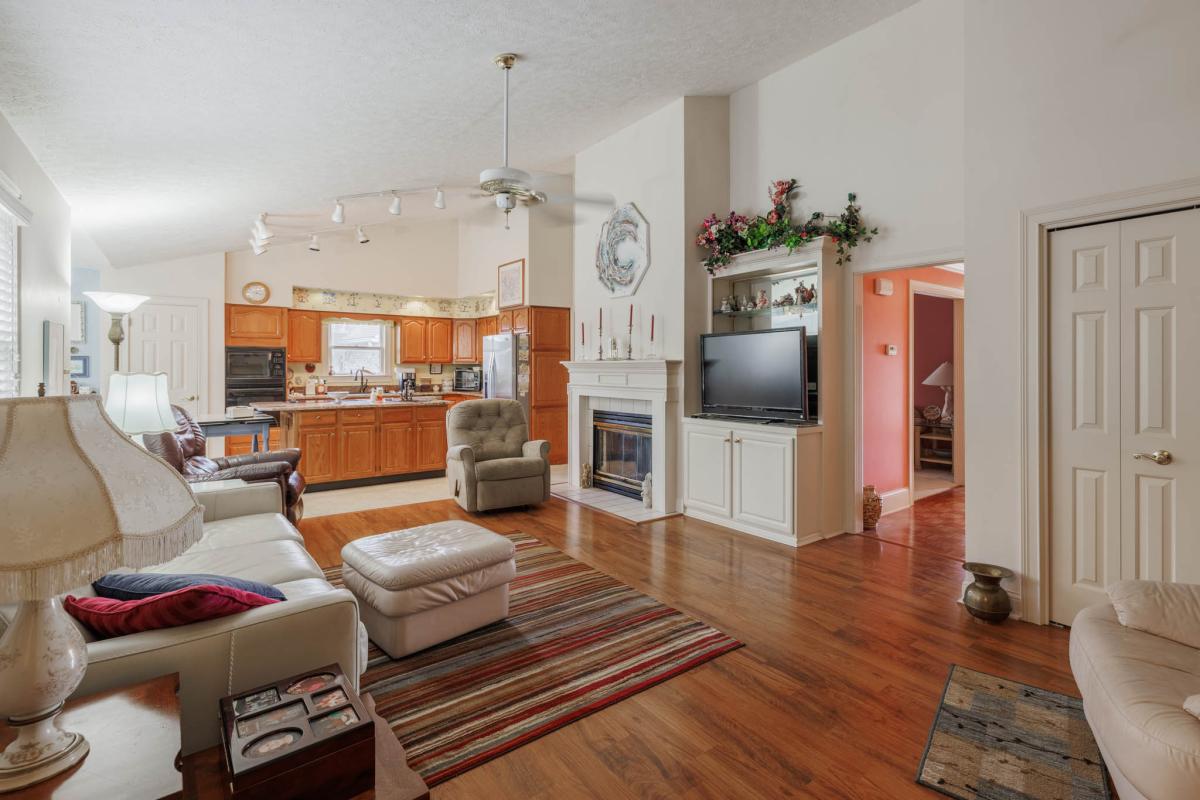 PEPPERMILL COURT HOME Gallery Kurtz Auction & Realty Co.